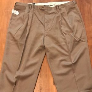 NWT Jos A Bank Leadbetter Golf Pant Tan 46W 32L